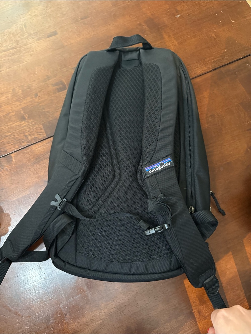 Patagonia Black Everyday 18L Backpack - Picture 4 of 4